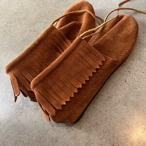 Minnetonka moccasins ankle boot women’s size 8